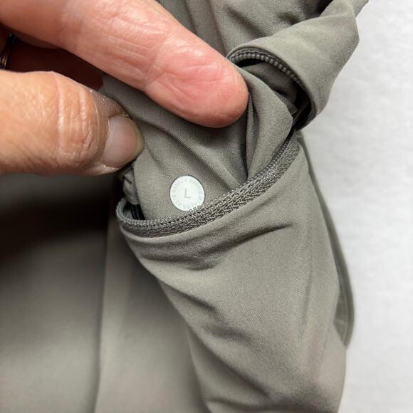 Lululemon Men’s Lined Olive Green Shorts‎ - Size Large - Picture 5 of 8